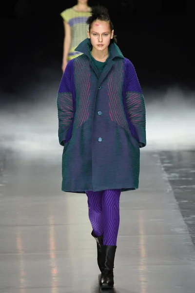 Look 10